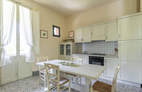 Palaia House | Holiday Home Tuscany With Pool Access
