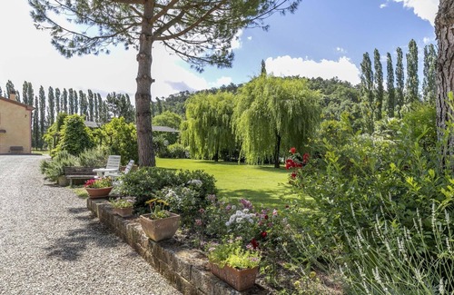 Palaia House | Holiday Home Tuscany With Pool Access