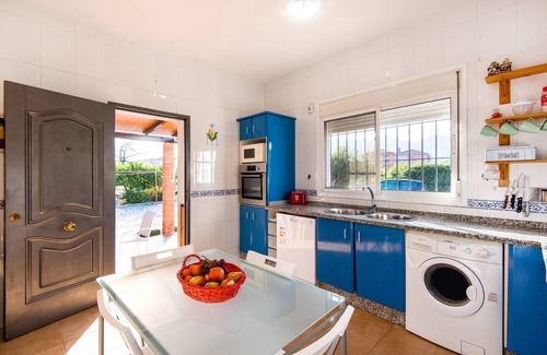 Alhaurin de la Torre House | Holiday Home “Villa La Gallega” with Mountain View, Garden, Terrace & Pool