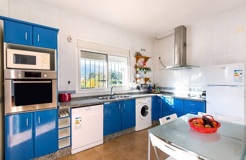 Alhaurin de la Torre House | Holiday Home “Villa La Gallega” with Mountain View, Garden, Terrace & Pool