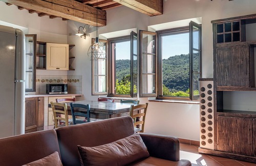 Montelupo Fiorentino House | Holiday Home 'Fattoria Antinoro Relax - Firenze' with Shared Pool and Air Conditioning