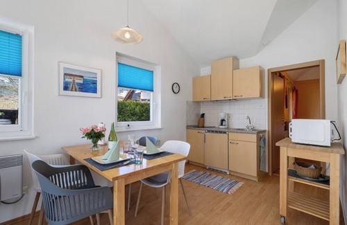 Waggershausen House | Holiday Home 'Gerster' with Lake View, Shared Garden and Wi-Fi