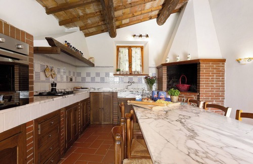 San Macario In Monte House | Holiday Home 'Toscana' with Shared Pool, Private Garden and Wi-Fi