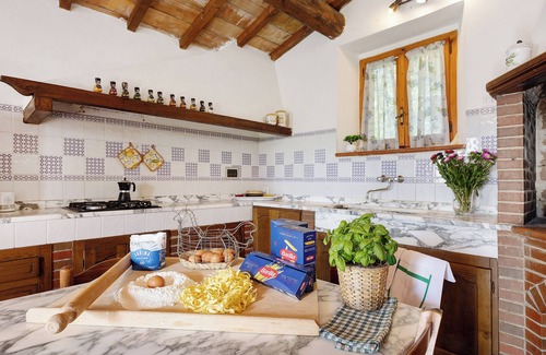 San Macario In Monte House | Holiday Home 'Toscana' with Shared Pool, Private Garden and Wi-Fi