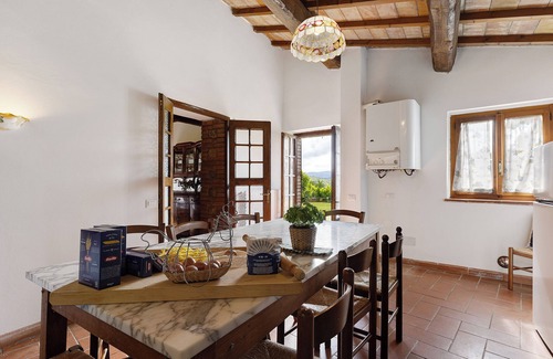 San Macario In Monte House | Holiday Home 'Toscana' with Shared Pool, Private Garden and Wi-Fi