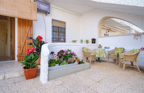 Marina di Ostuni House | Holiday Home 'Villa Fiorita' close to the Sea with Terraces & A/C