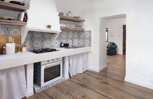 Almachar House | Holiday Home 'Abuela Antonia' with Mountain View, Private Pool and Wi-Fi