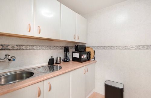 Carretera de Cadiz House | Holiday Home 'Altamira 6' with Private Terrace, Wi-Fi and Air Conditioning
