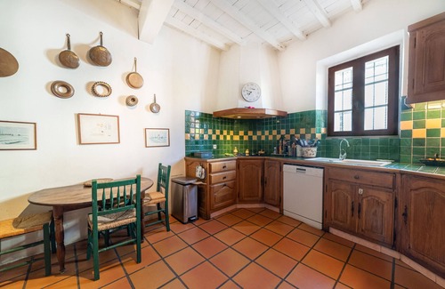 Palau-del-Vidre House | Holiday Home 'Ancienne Maison Vigneronne' with Private Pool, Private Terrace and Wi-Fi