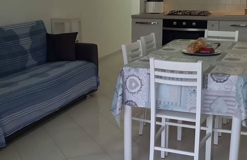 Torre Pali House | Holiday Home 'Appartamento Paradiso' with Sea View, Wi-Fi and Air Conditioning