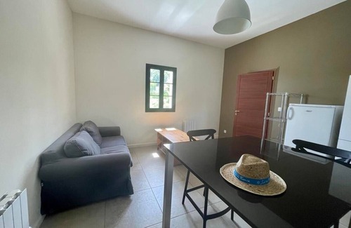 Le Garn Cottage | Holiday home at the heart of a truffle plantation