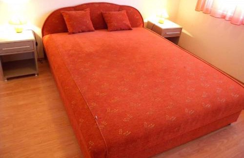 Balatonkeresztur House | Holiday Home Balatonmariafurdo, Somogy 1