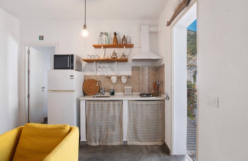 Algodonales House | Holiday Home 'Baraka' with Mountain View, Wi-Fi and Air Conditioning