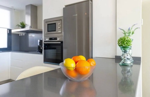 Fuengirola House | Holiday Home 'Beach Terraced House Close Town' with Sea View, Wi-Fi and Air Conditioning