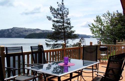 Tysnes House | Holiday Home Blåbærhytta by Interhome
