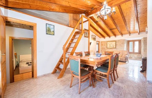 Binissalem House | Holiday Home 'C'an Artur' with Private Terrace and Wi-Fi