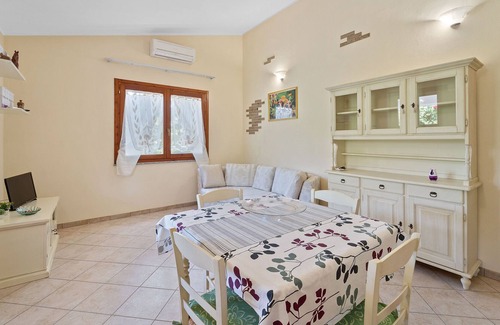 Sant'Anna Arresi House | Holiday Home 'Casa Camilla' with Private Terrace, Private Garden and Air Conditioning