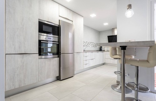Fuengirola City Centre House | Holiday Home 'Capitán' with Private Terrace, Balcony & Wi-Fi