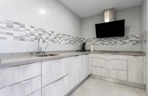 Fuengirola City Centre House | Holiday Home 'Capitán' with Private Terrace, Balcony & Wi-Fi
