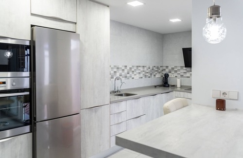 Fuengirola City Centre House | Holiday Home 'Capitán' with Private Terrace, Balcony & Wi-Fi