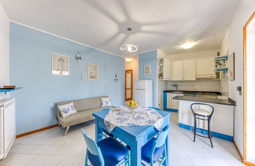 Lido Marini House | Holiday Home 'Casa A Lido Marini' with Balcony and Air Conditioning