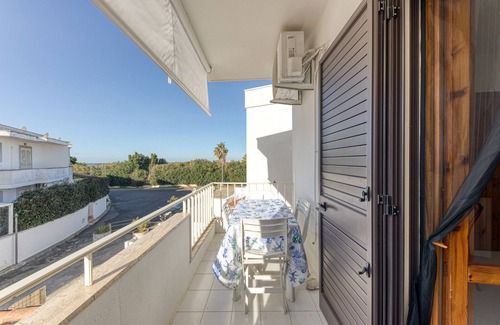 Lido Marini House | Holiday Home 'Casa A Lido Marini' with Balcony and Air Conditioning