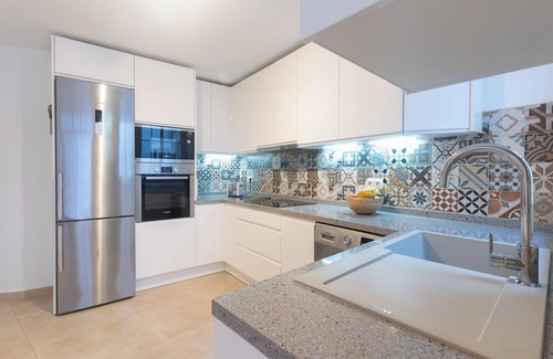 Historic Center of Estepona House | Holiday Home 'Casa Blanca' with Terrace, A/C & Wi-Fi