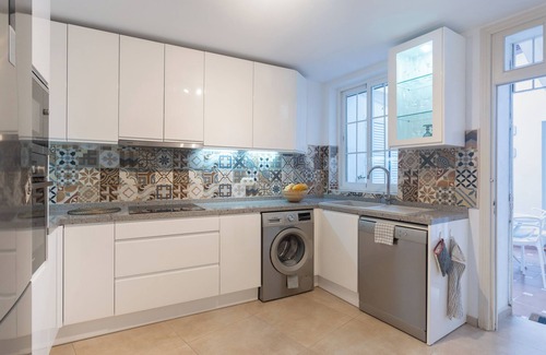 Historic Center of Estepona House | Holiday Home 'Casa Blanca' with Terrace, A/C & Wi-Fi