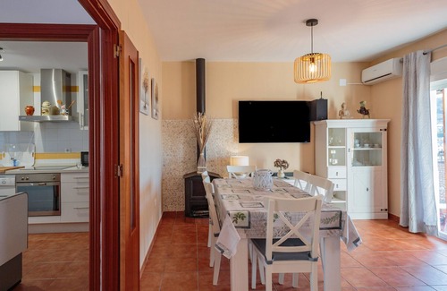 El Castillo de las Guardas House | Holiday Home 'Casa Castillo De Las Guardas' with Mountain View, Wi-Fi and Air Conditioning