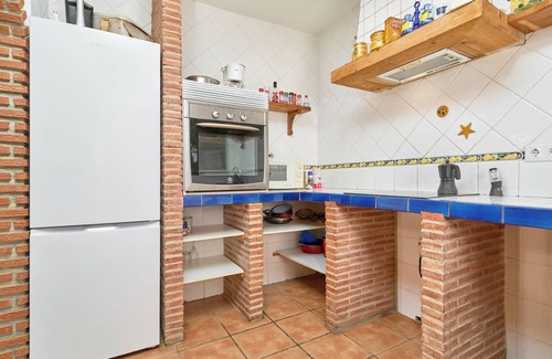 Canillas de Aceituno House | Holiday Home 'Casa del Río' with Mountain View & Pool