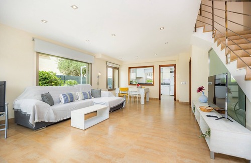Can Picafort House | Holiday Home 'Casa Juan' with Sea View, Wi-Fi and Air Conditioning