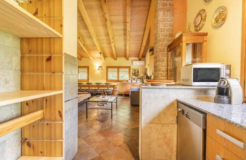 Olvan House | Holiday Home 'Casa La Granja' with Mountain View, Private Pool and Wi-Fi