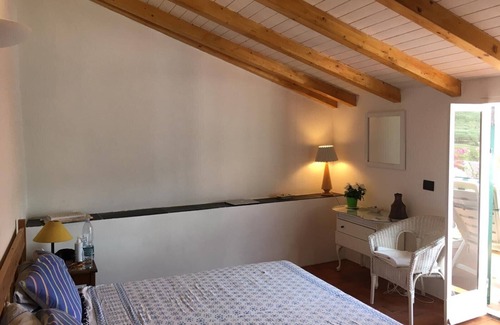 Isolalunga House | Holiday Home 'Casa Letty' with Mountain View