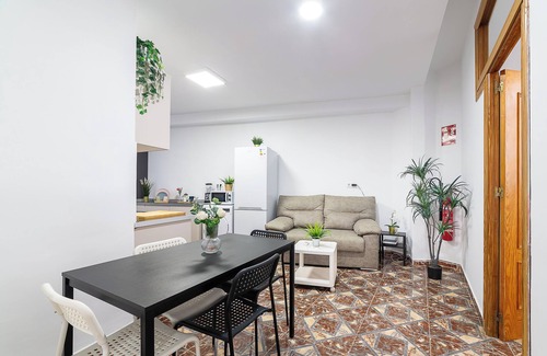 Almeria Centro House | Holiday Home 'Casa Maruchi Apartment 2' with Wi-Fi
