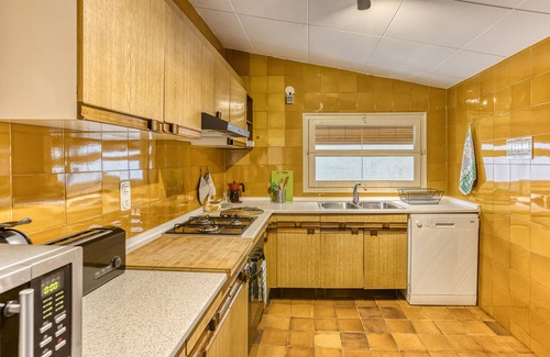 Peratallada House | Holiday Home 'Casa Peratallada' with Wi-Fi and Air Conditioning