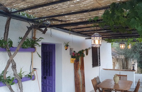 Los Cortijillos House | Holiday Home 'Casa Papi' with Mountain View, Pool & Wi-Fi