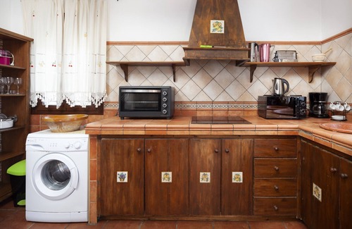Totalan House | Holiday Home 'Casa Rural Los Hidalgos' with Sea View, Wi-Fi and Air Conditioning