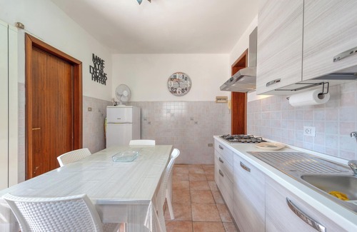 Casalabate House | Holiday Home 'Casa Vacanza Zia Candida' with Private Garden and Air Conditioning