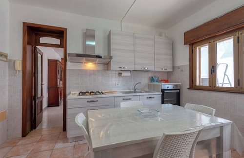 Casalabate House | Holiday Home 'Casa Vacanza Zia Candida' with Private Garden and Air Conditioning