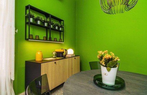 Borgo-Sanzio House | Holiday Home 'Casa Vacanze Italia' with Balcony, Wi-Fi and Air Conditioning