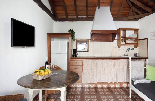 El Paso House | Holiday Home 'Casitas La Montañita - 3' with Mountain View, Wi-Fi and Air Conditioning