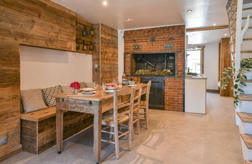 Aillon-le-Jerune House | Holiday Home 'Ciméléon Bas' with Mountain View, Private Terrace and Wi-Fi