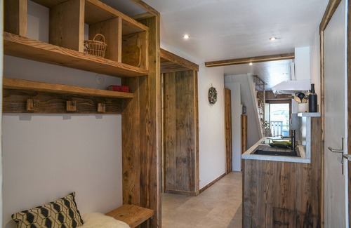 Aillon-le-Jerune House | Holiday Home 'Ciméléon Bas' with Mountain View, Private Terrace and Wi-Fi