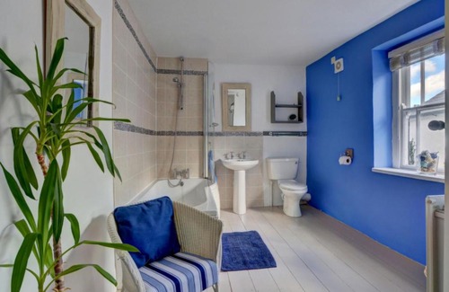 Appledore House | Holiday Home Cockle Cottage by Interhome