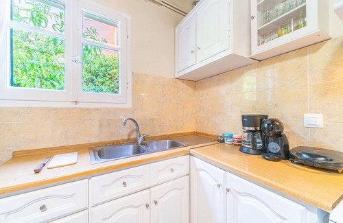 Corfu Town House | Holiday Home "Corfu House in River" with Garden & Wi-Fi