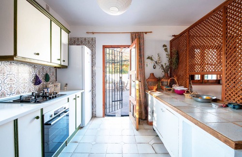 Orgiva House | Holiday Home 'Cortijo Cabra Montés' with Mountain View, Wi-Fi and Air Conditioning