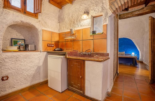 Guadix House | Holiday Home 'Cueva Trigo' with Mountain View, Shared Pool and Wi-Fi