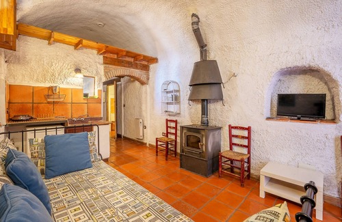 Guadix House | Holiday Home 'Cueva Trigo' with Mountain View, Shared Pool and Wi-Fi