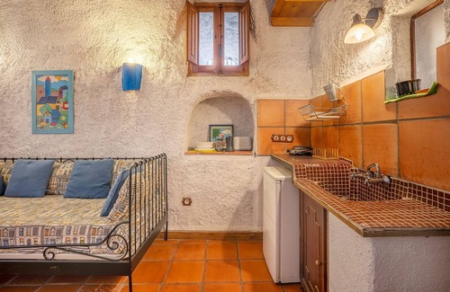Guadix House | Holiday Home 'Cueva Trigo' with Mountain View, Shared Pool and Wi-Fi
