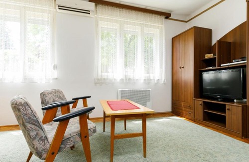Balatonszarszo House | Holiday Home Cydonia by Interhome